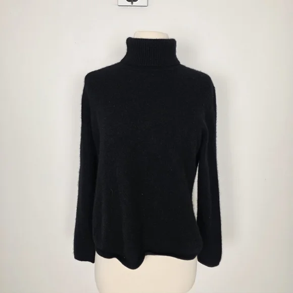 Parisian Signature Cashmere Black Turtleneck Sweater - Picture 4 of 7